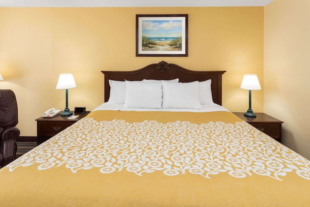 Standard Room, 1 King Bed