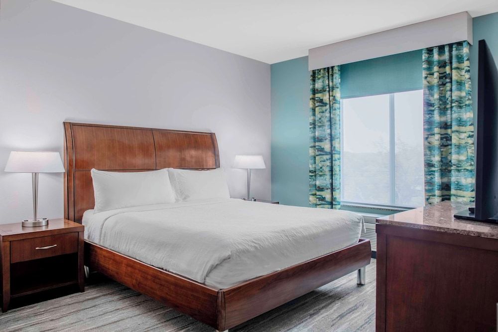 Suite, 1 King Bed, Non Smoking, Landmark View