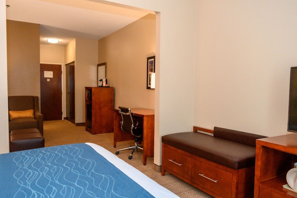 Suite, 1 King Bed with Sofa bed, Accessible, Non Smoking