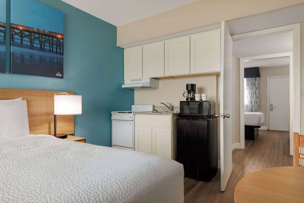 Efficiency, Room, 2 Queen Beds, Non Smoking, Oceanfront