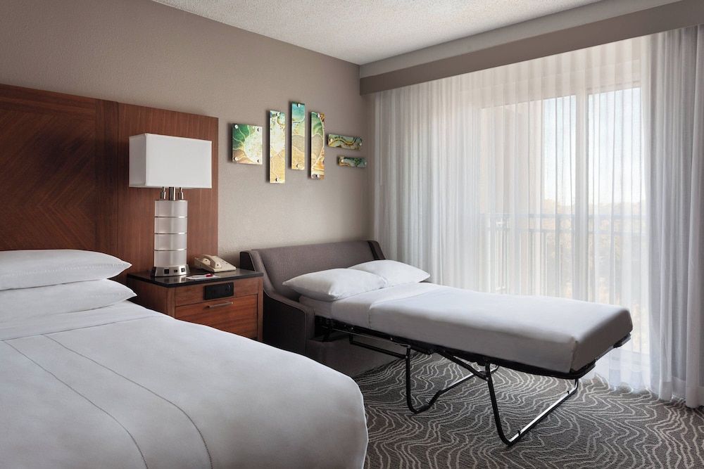 Room, 1 King Bed, Resort View (Mobility Accessible, Tub)