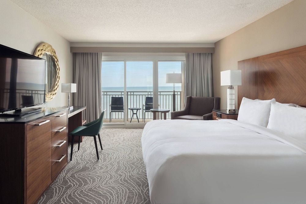 Room, 1 King Bed, Partial Ocean View (Hearing Accessible)