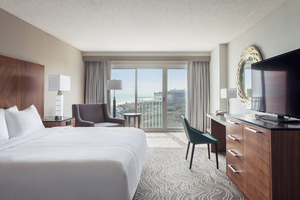 Room, 1 King Bed, Resort View (Mobility Accessible, Tub)