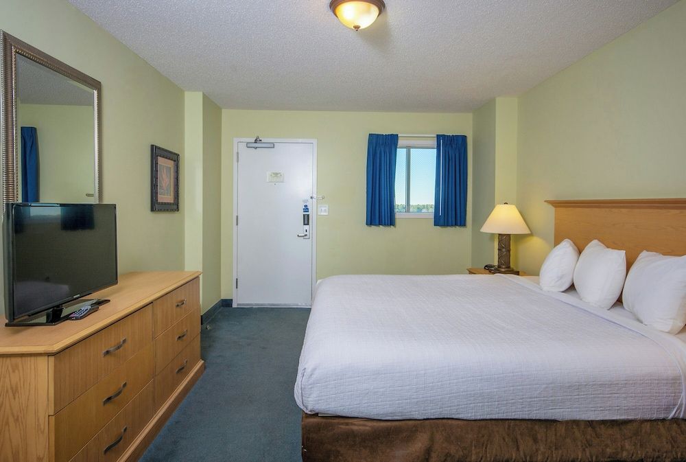 Oceanfront One Bedroom King Suite