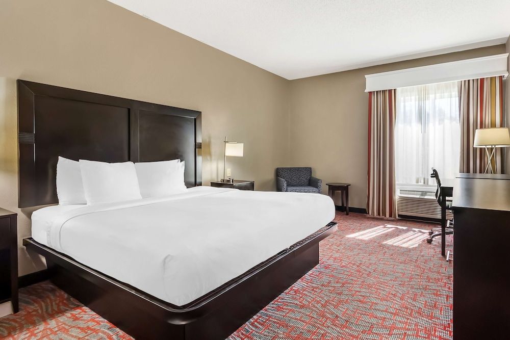 Standard Room, 1 King Bed, Accessible, Non Smoking