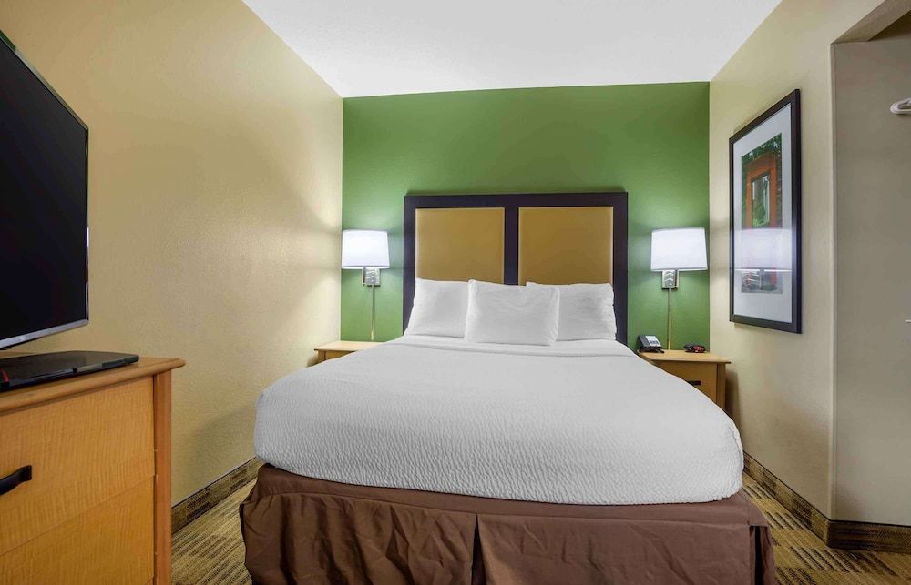 Deluxe Studio, 1 Queen Bed with Sofa bed, Non Smoking