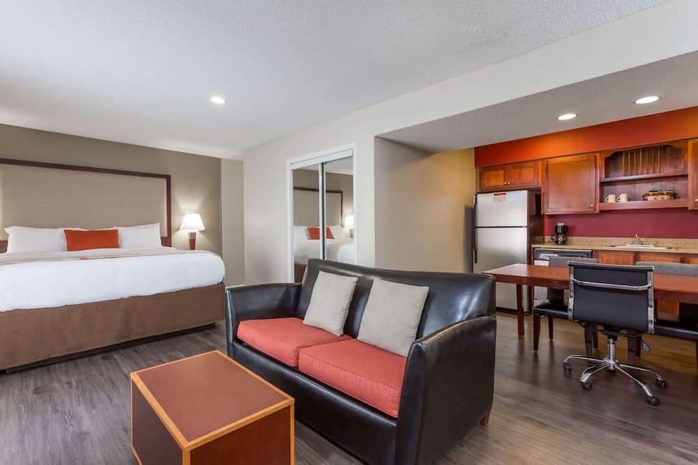 Studio Suite, 1 King Bed, Non Smoking