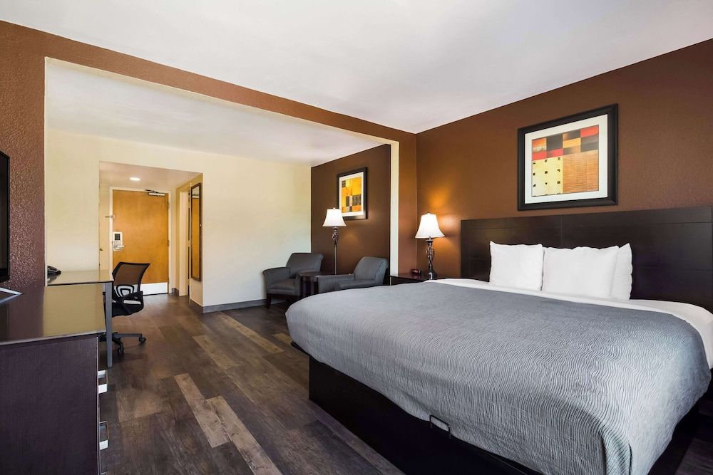 Standard Room, 1 King Bed, Non Smoking