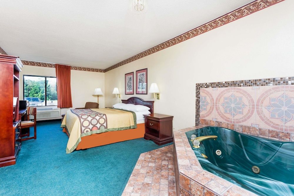 Deluxe Studio Suite, 1 King Bed, Non Smoking