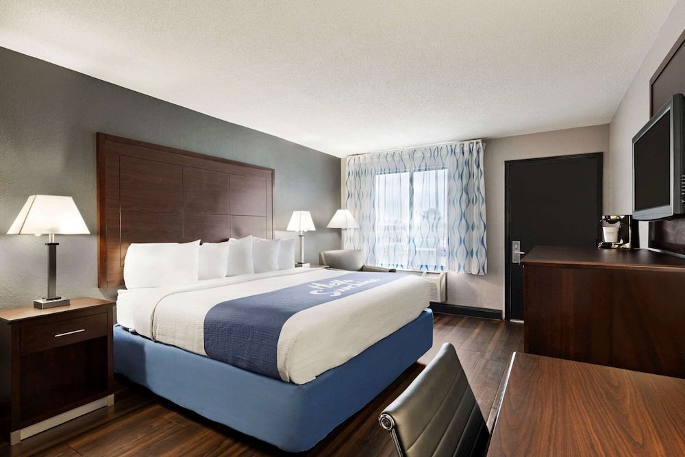 Room, 1 King Bed, Accessible, Smoking
