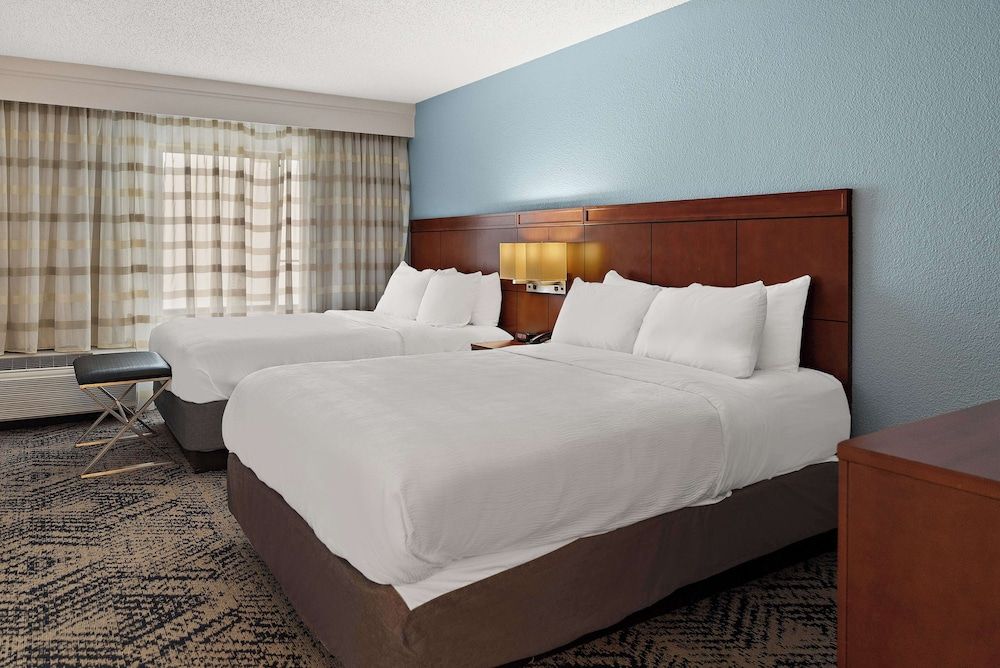 Suite, 2 Queen Beds, Non Smoking (with Sofabed)