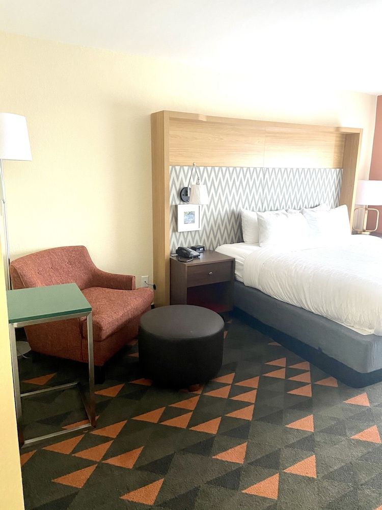 Standard Room, 1 King Bed