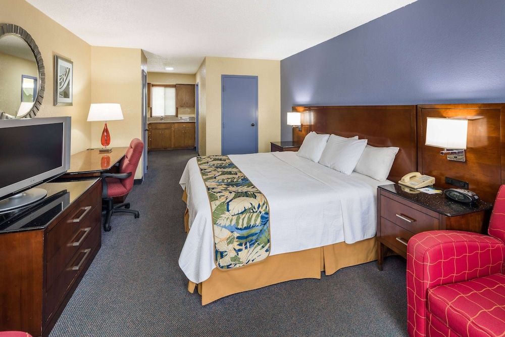 Deluxe Room, 1 King Bed, Non Smoking