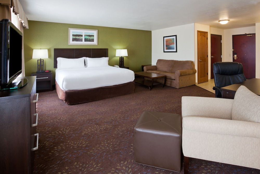 Suite, 1 King Bed (Additional Living Area)