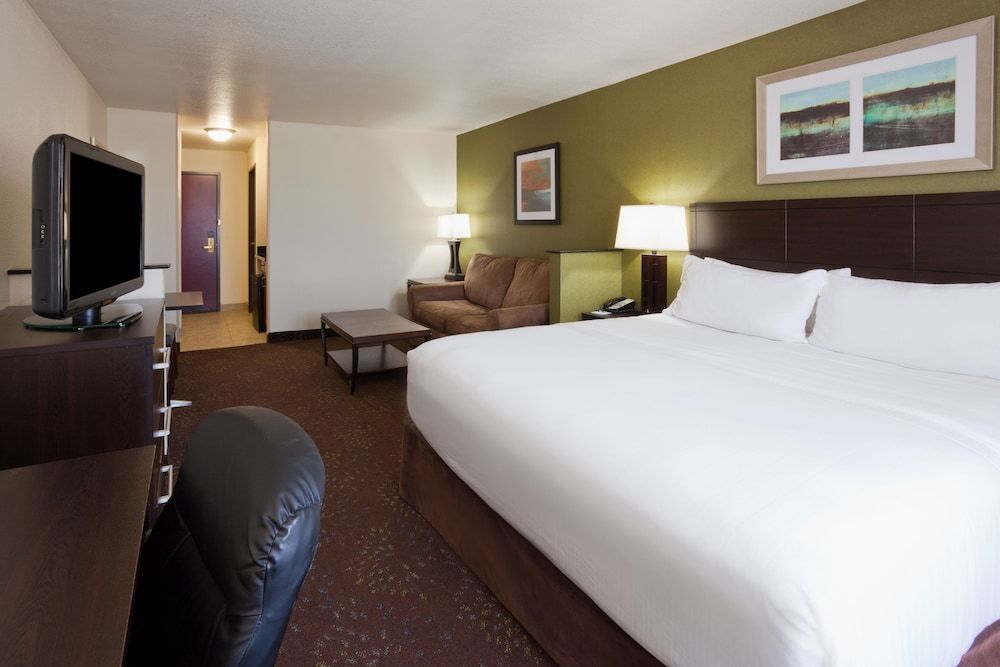 Suite, 1 King Bed, Jetted Tub