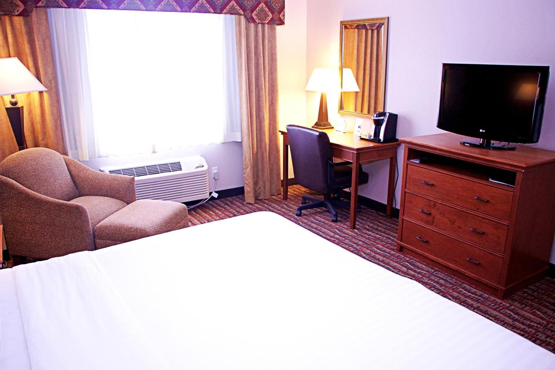 Standard King Room with Roll-In Shower - Mobility Access
