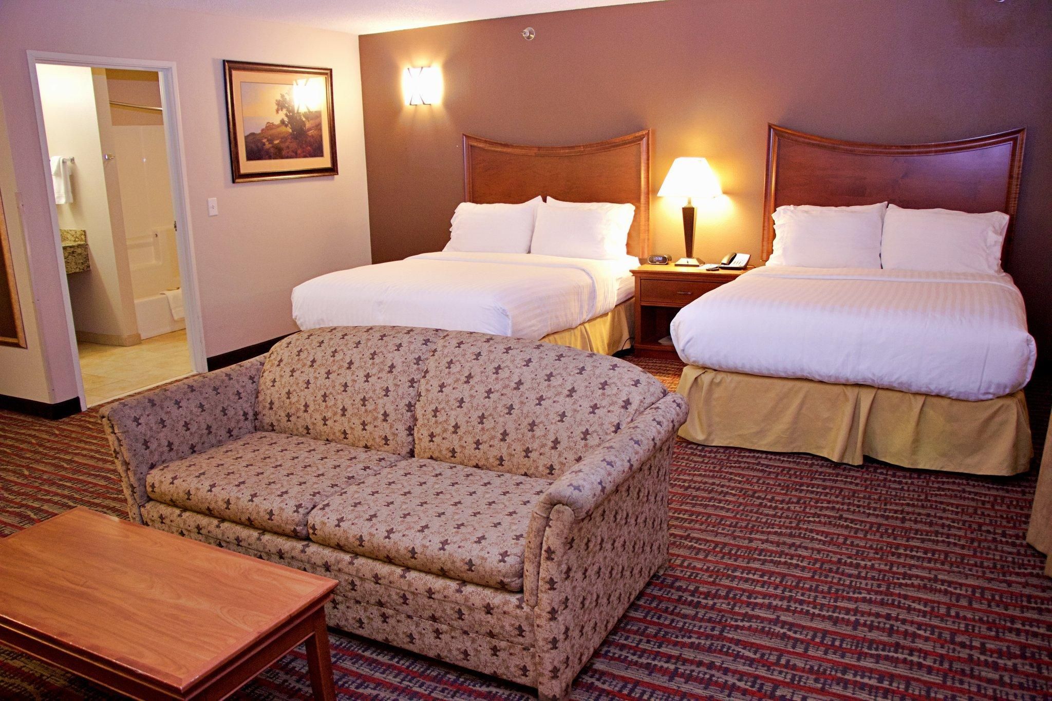 2 Queen Beds Suite