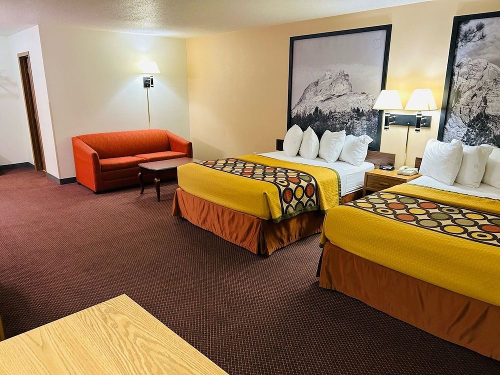 Family Suite, 2 Queen Beds, Non Smoking