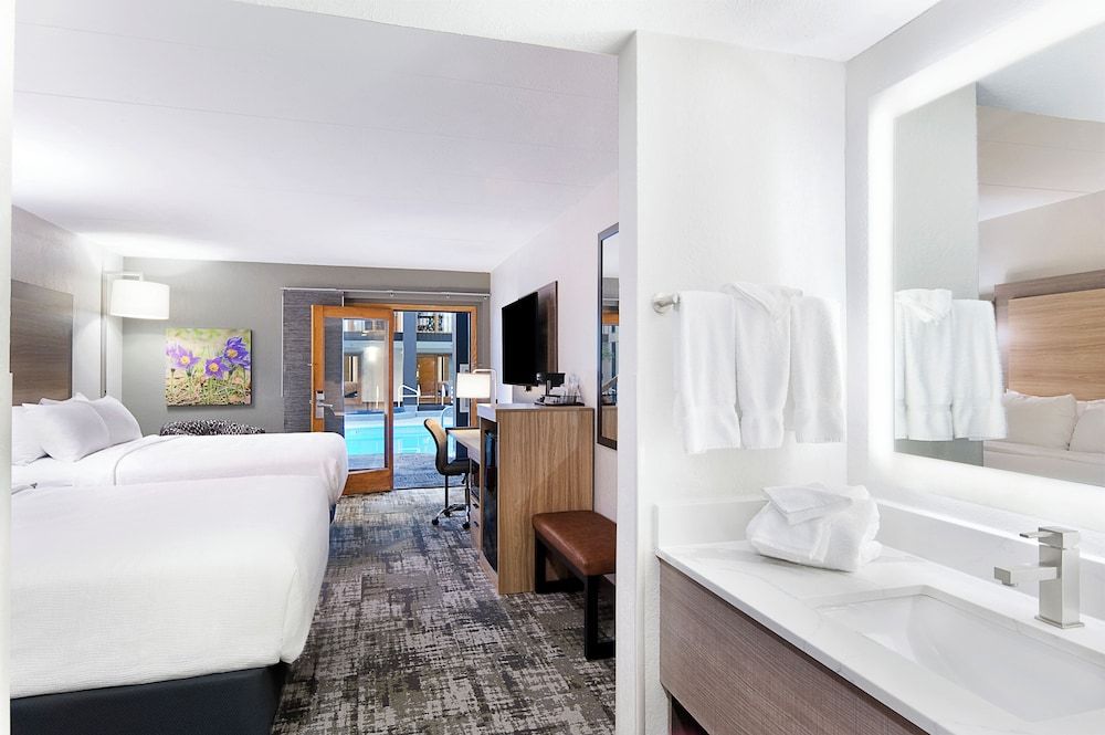 Room, 2 Queen Beds, Poolside