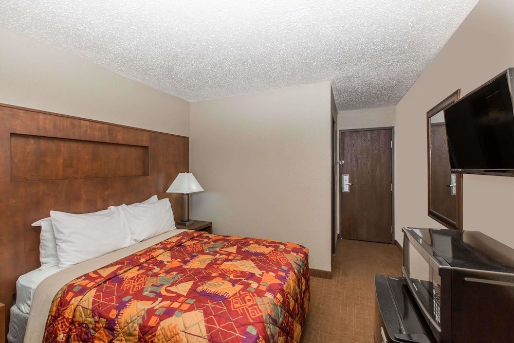 Business Studio Suite, 1 King Bed, Non Smoking