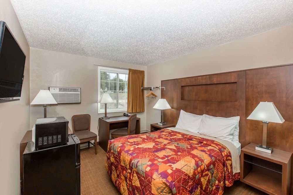 2 Queen Bed Room