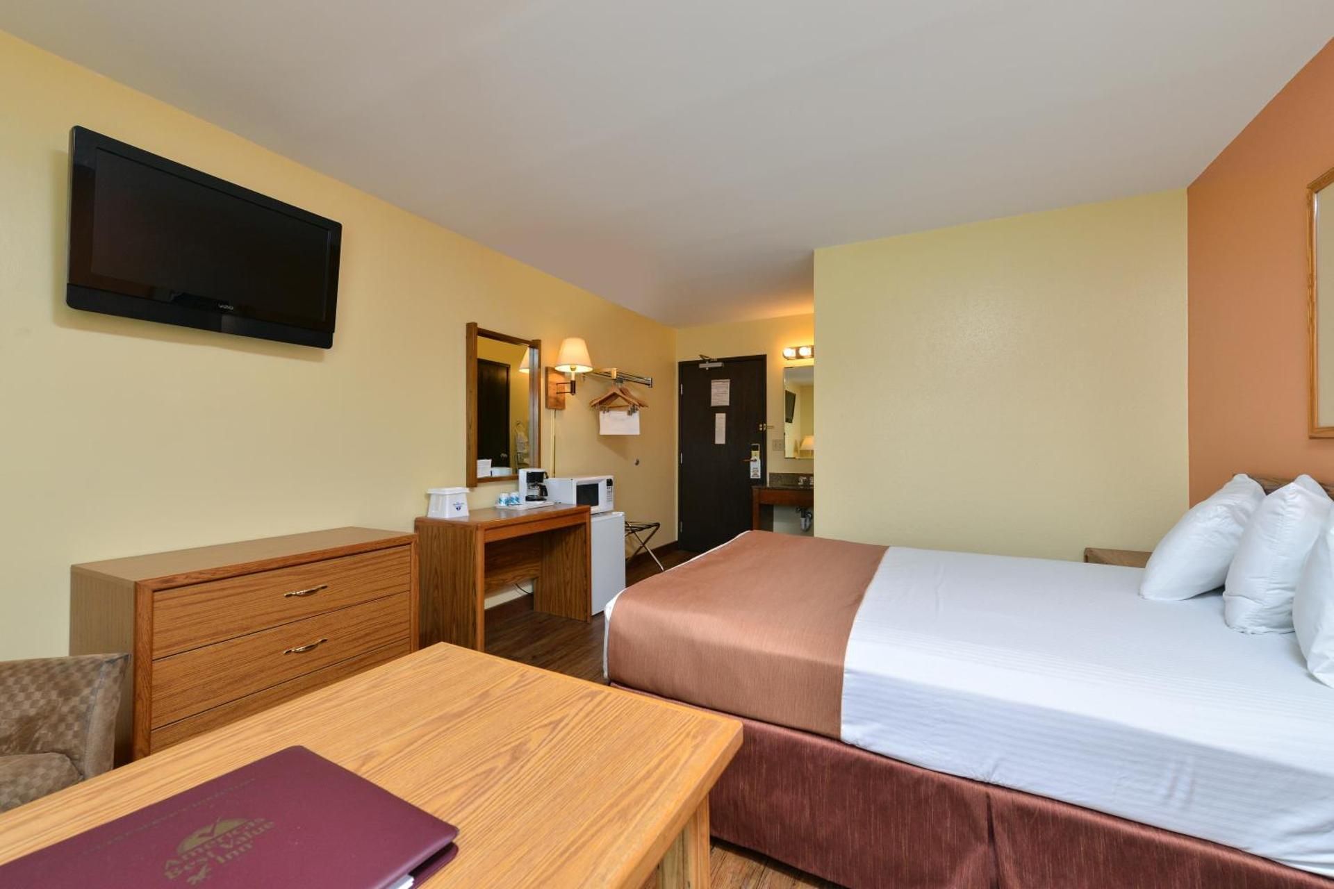 1 Queen Bed, Mobility Accessible Room, Non-Smoking