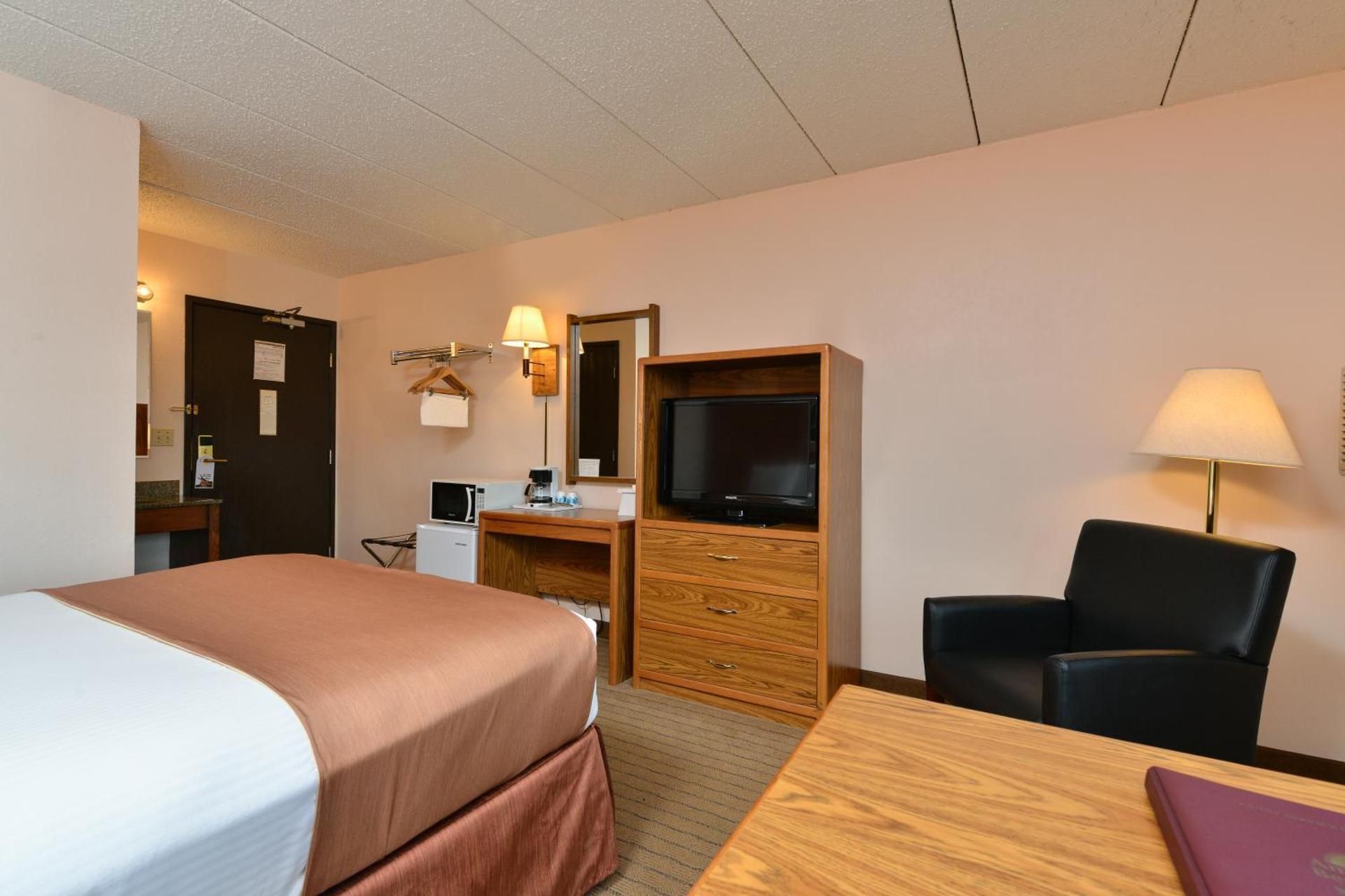 1 Queen Bed, Mobility Accessible Room, Non-Smoking