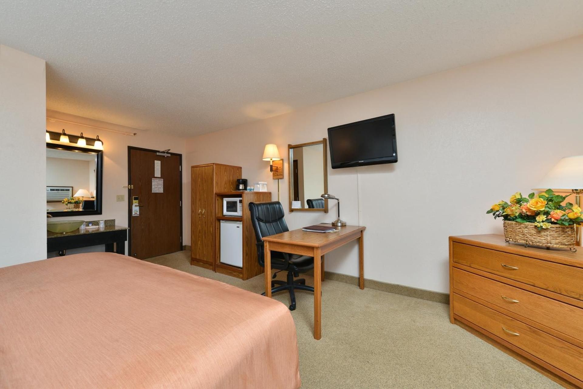 1 Queen Bed, Deluxe Room, Non-Smoking