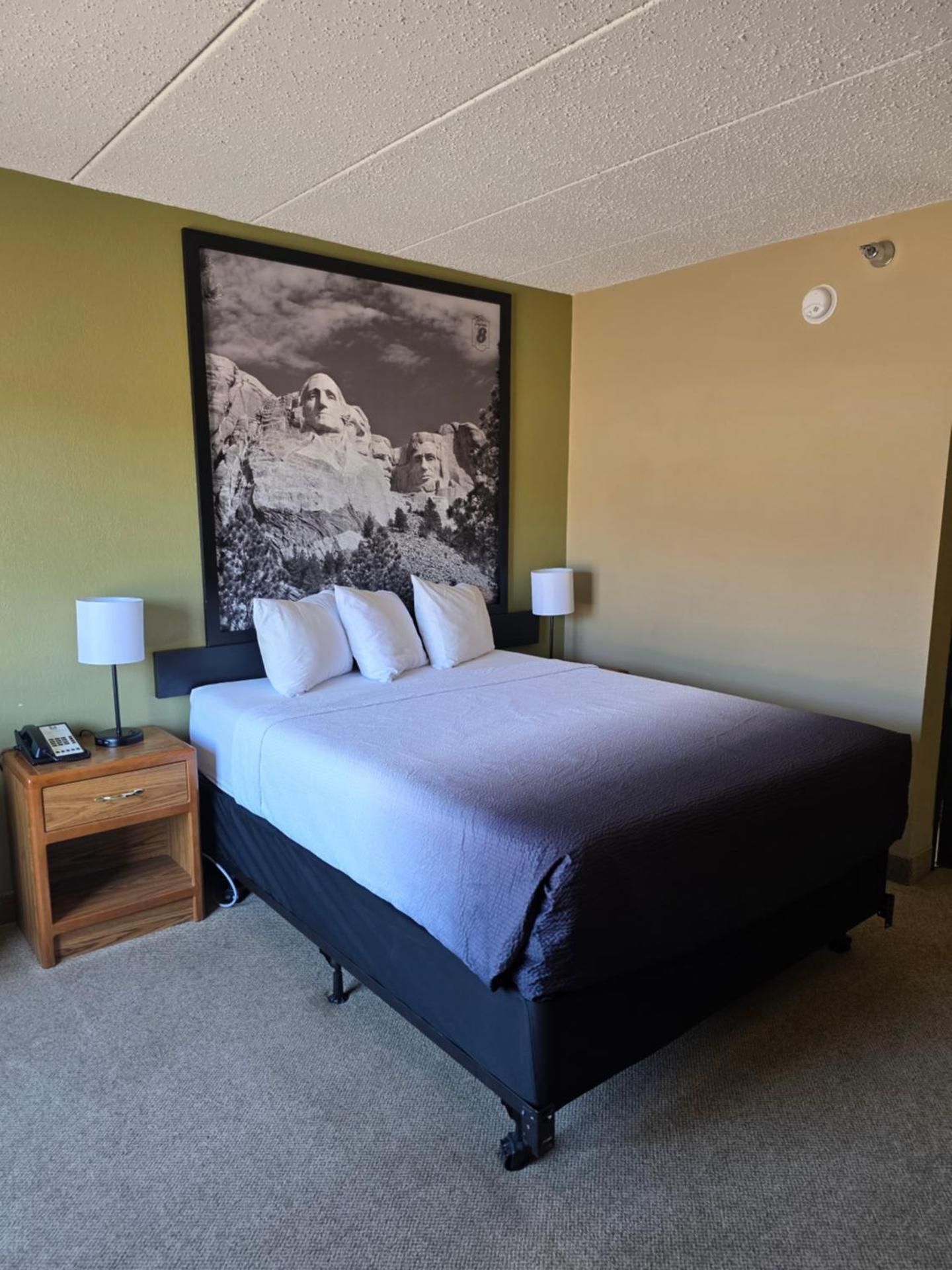 1 Queen Bed, Deluxe Room, Non-Smoking