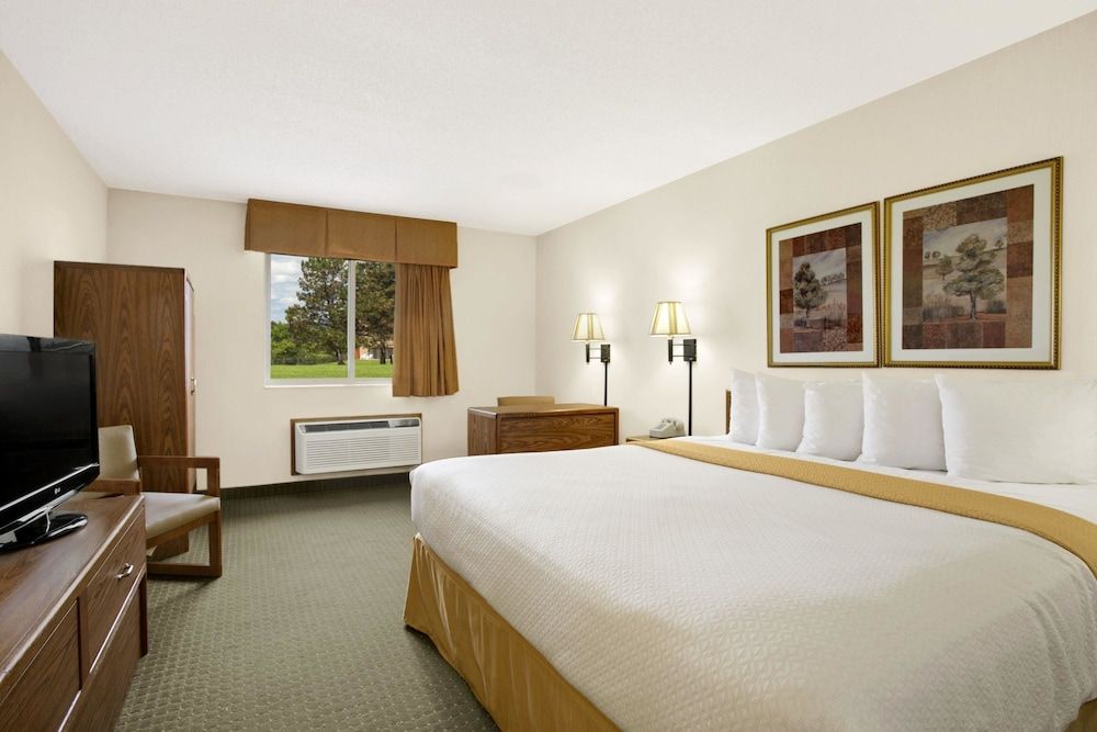 Standard Room, 1 King Bed