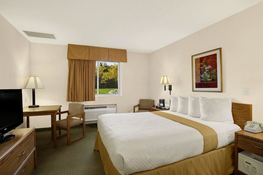 Standard Room, 1 King Bed