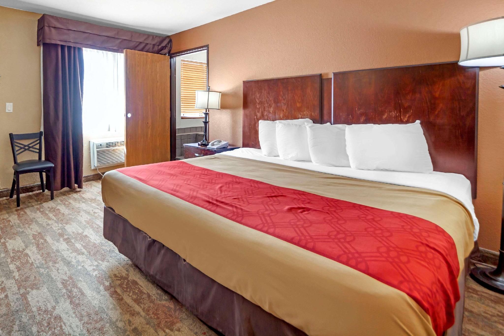1 King Bed, Suite, Nonsmoking