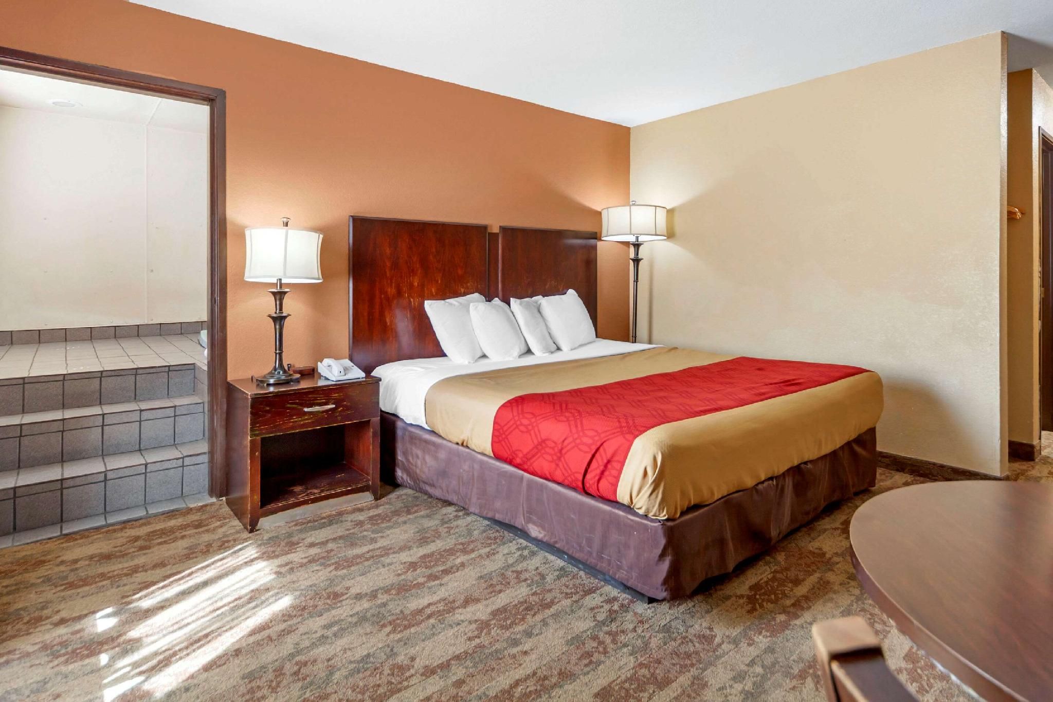1 King Bed, Suite, Nonsmoking
