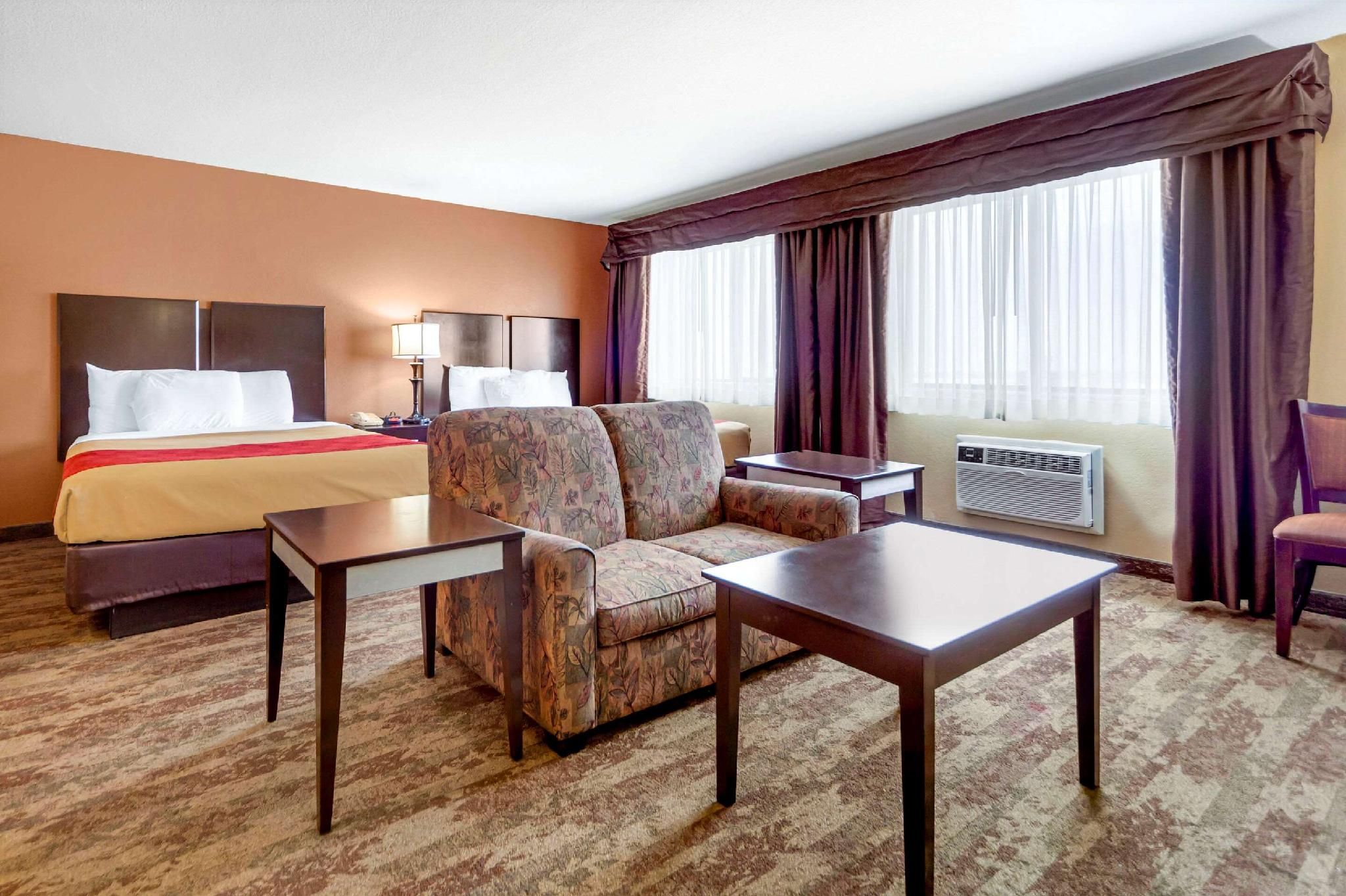 2 Queen Beds, Suite, Nonsmoking