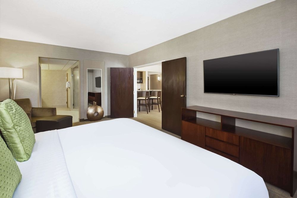 Suite, 1 King Bed, Kitchenette