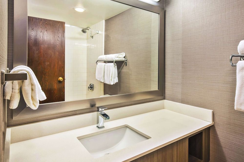 Suite, 1 King Bed, Corner (View)