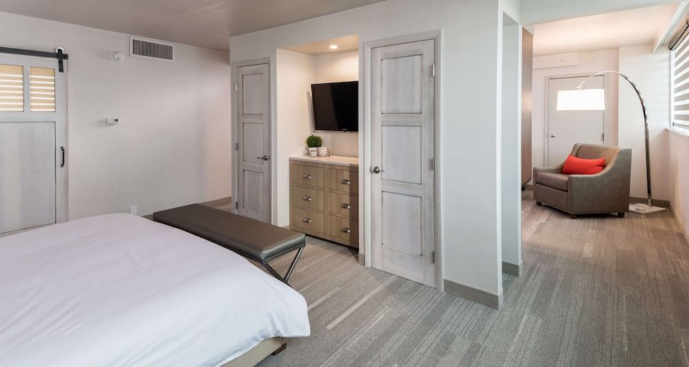 The Rushmore Hotel & Suites, BW Premier Collection Suite, 1 King Bed, Non Smoking, Jetted Tub 2