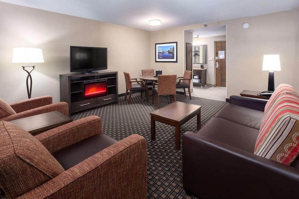 Best Western Plus Ramkota Hotel Suite, 1 King Bed, Non Smoking, Fireplace (with Sofabed) 6
