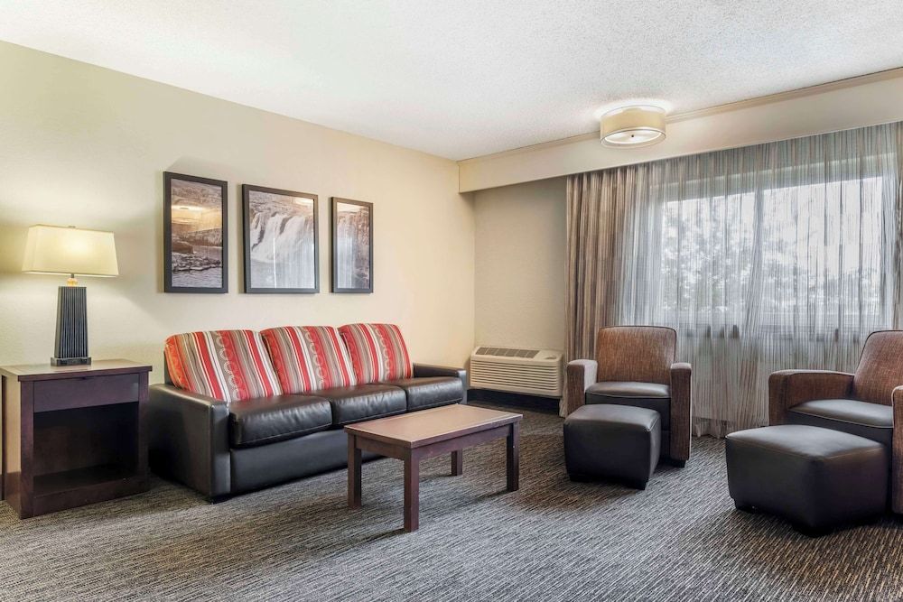 Best Western Plus Ramkota Hotel Standard Room, 2 Queen Beds, Non Smoking (with Sofabed) 5