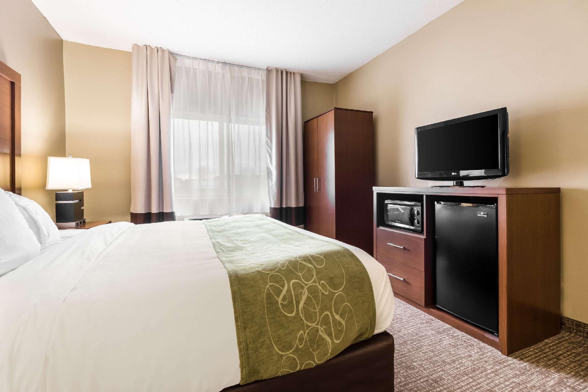 1 King Bed, Suite Non-Smoking