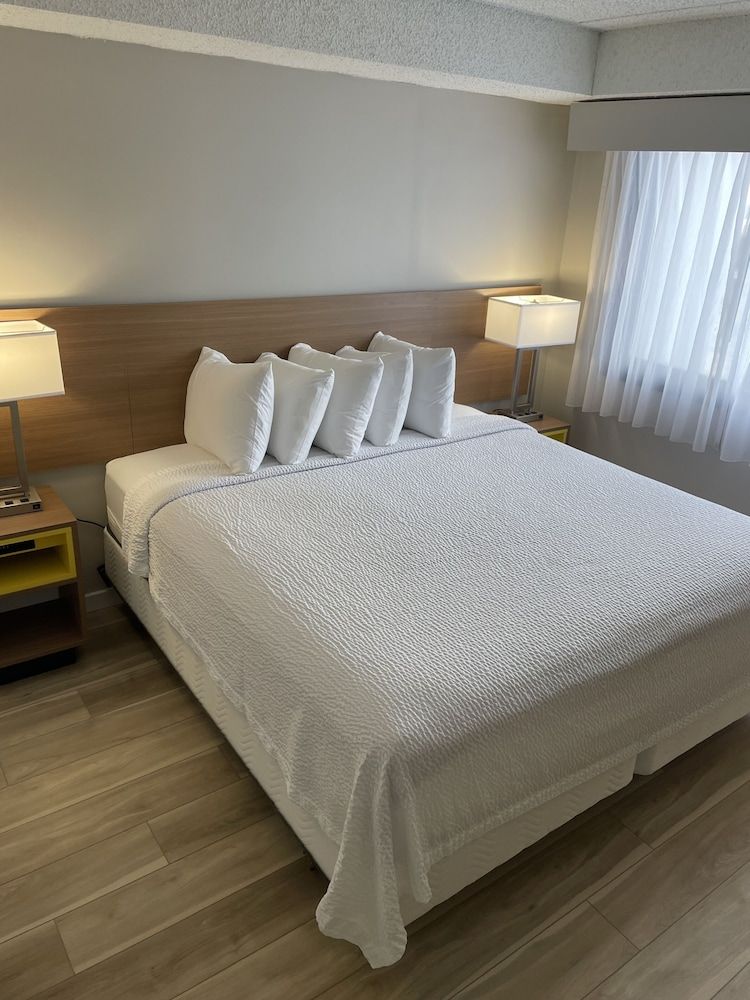 Efficiency, Room, 1 Queen Bed, Non Smoking