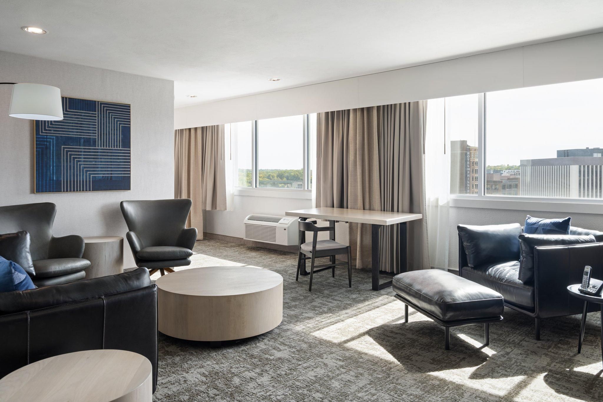 1 King Bed Presidential Suite