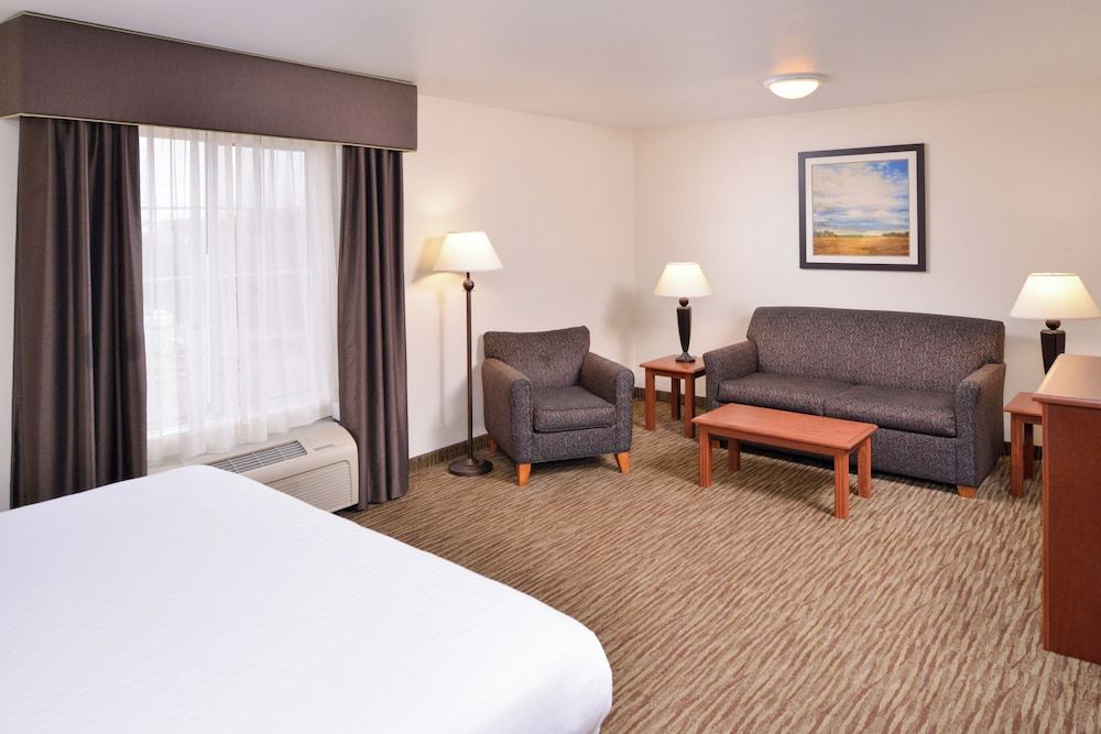 Suite, 1 King Bed with Sofa bed (Dining)