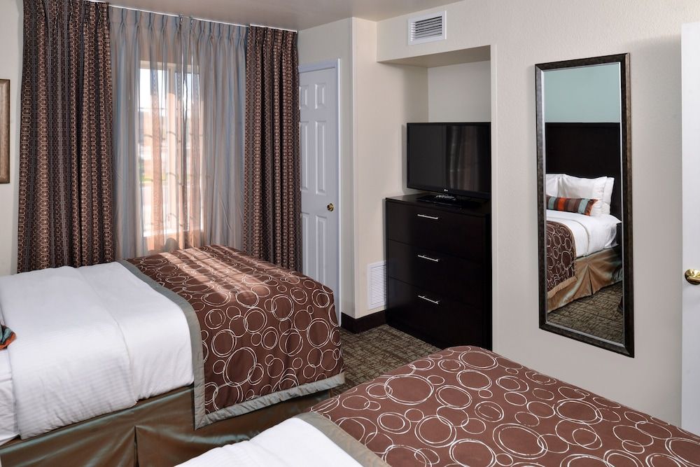 Suite, 1 Bedroom, Kitchen (2 Double Beds)