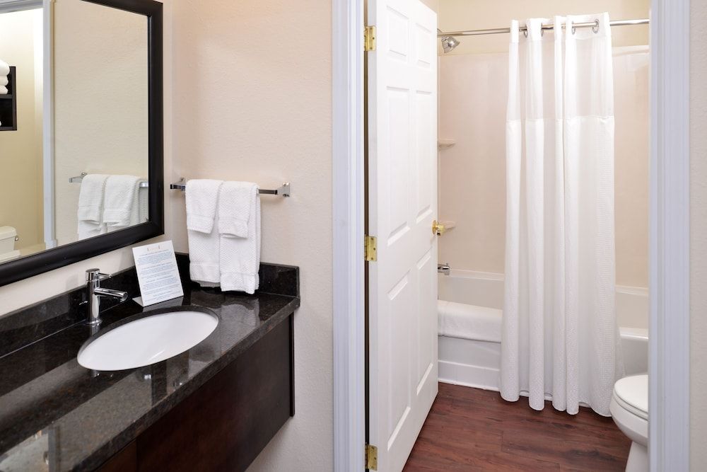 Suite, 1 Bedroom, Kitchen (1 Queen Bed)