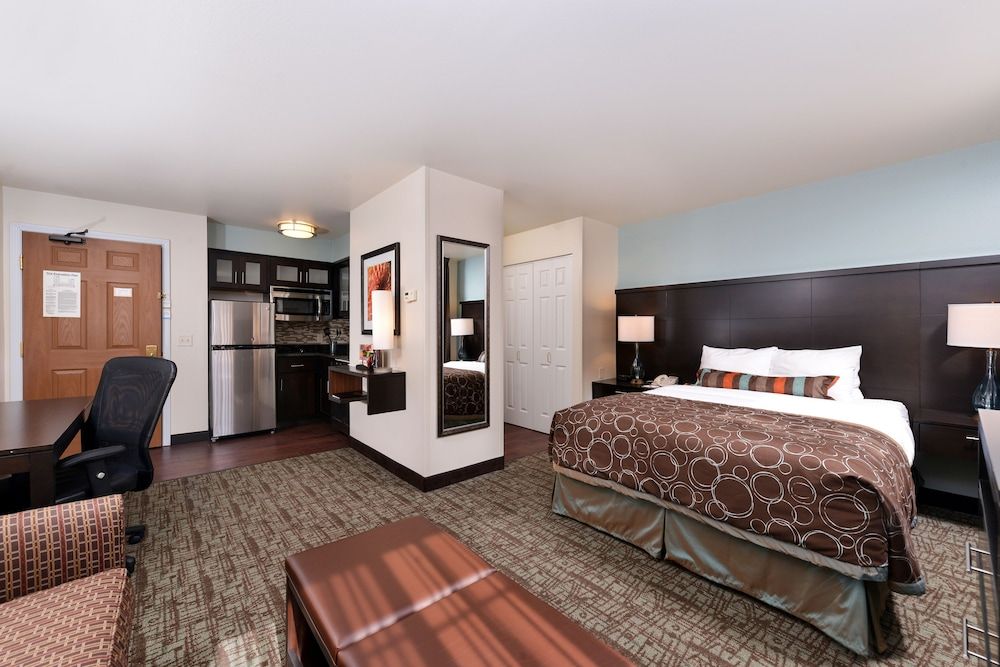 Studio Suite, 1 Queen Bed with Sofa bed, Kitchen