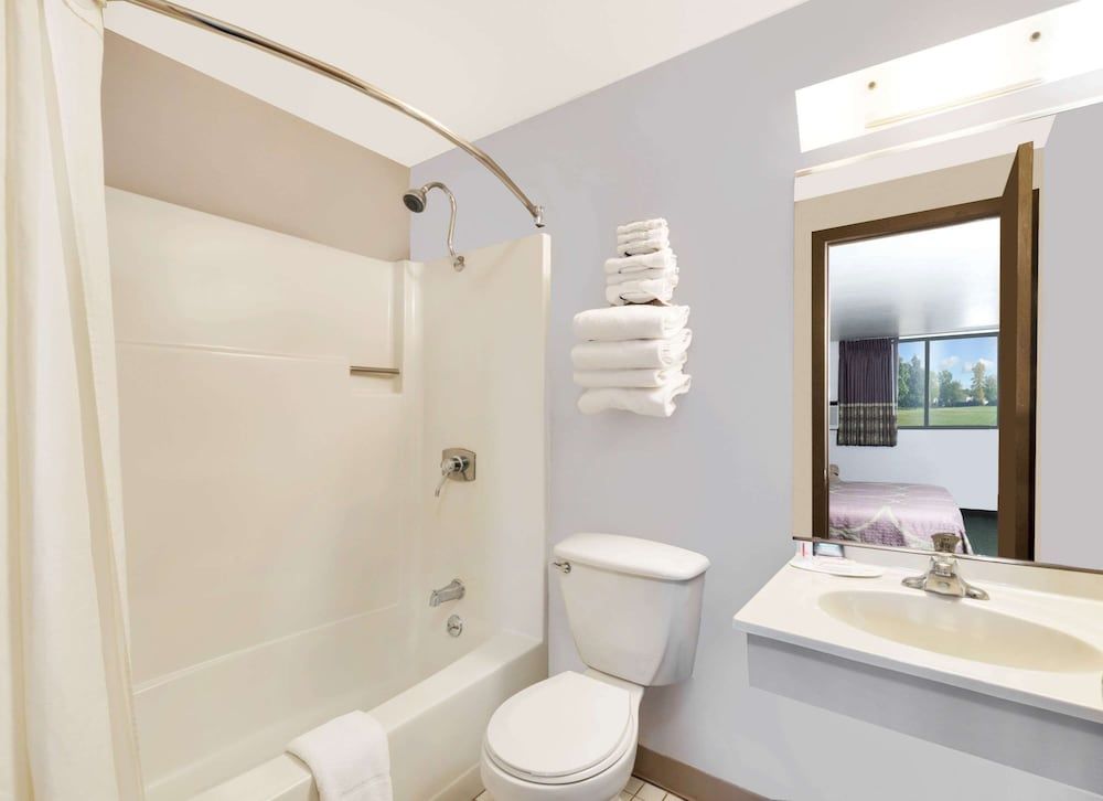 Studio Suite, 1 King Bed, Non Smoking, Pool View
