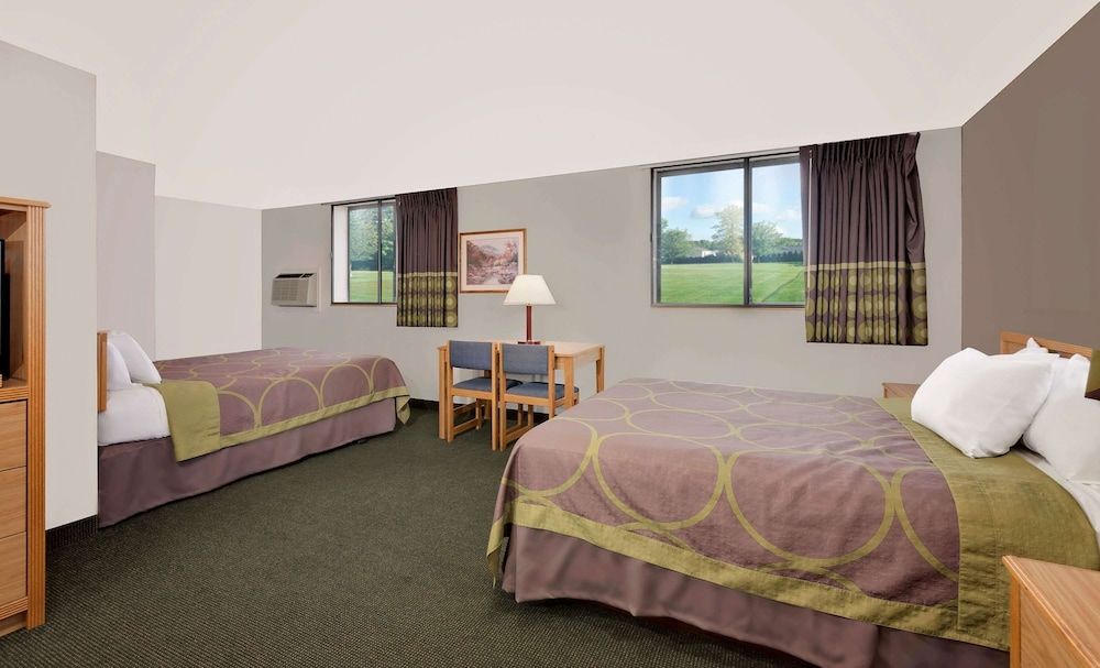 Room, 2 Queen Beds, Non Smoking, Pool View