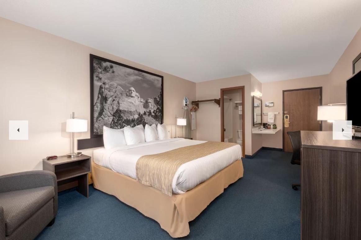 1 King Bed Non-Smoking