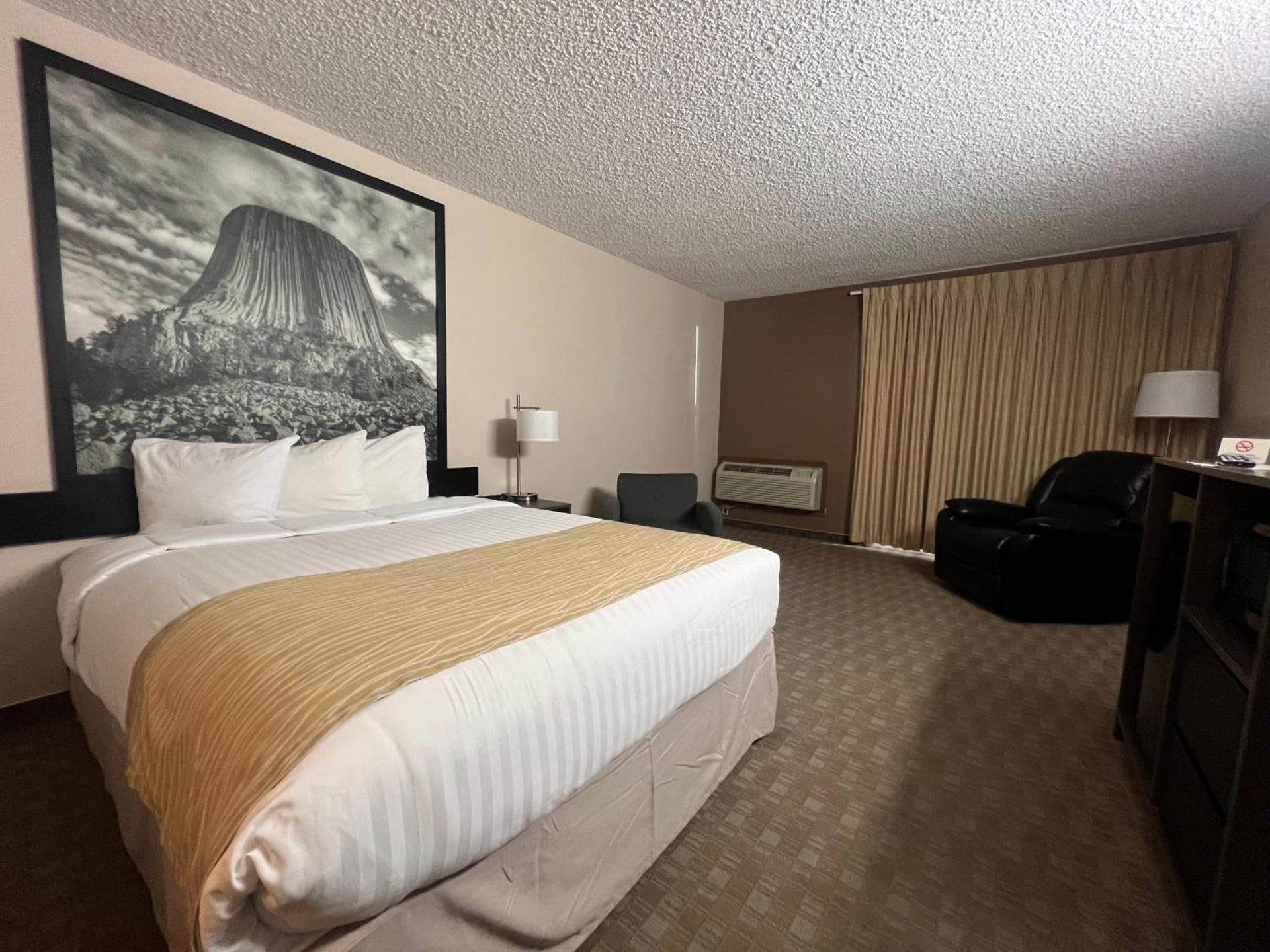 1 Queen Bed Non-Smoking